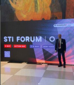 Dr Luis no Sti Forum